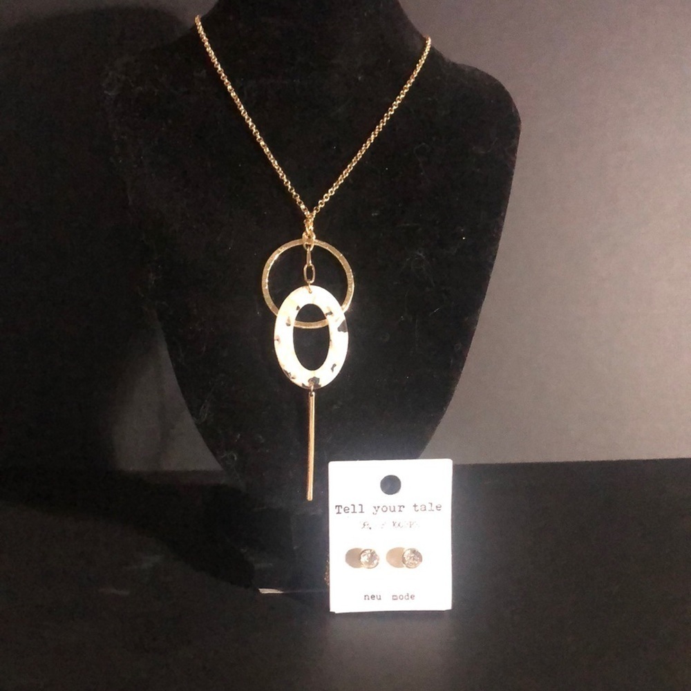 Tell your tale long gold tone necklace with stud earrings​